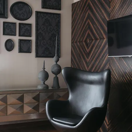 Banke Opera, Autograph Collection Paris