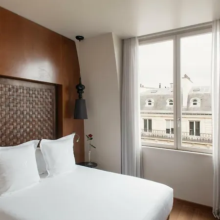 Banke Opera, Autograph Collection Paris