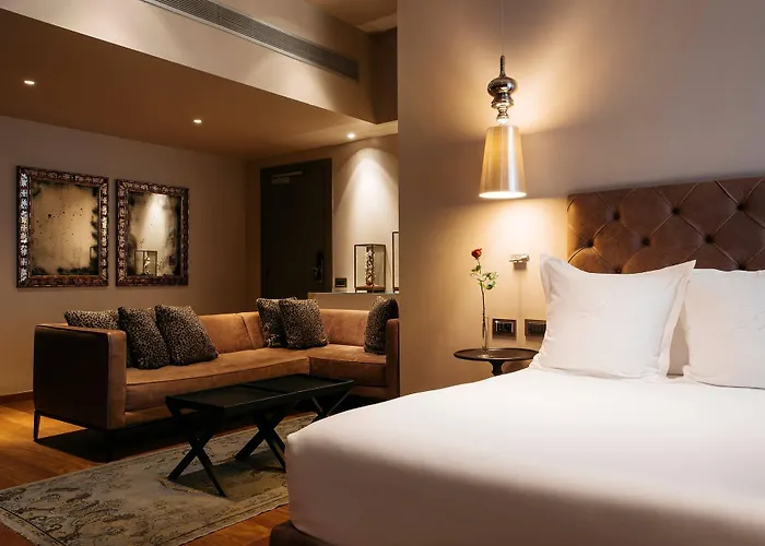 Banke Opera, Autograph Collection 파리