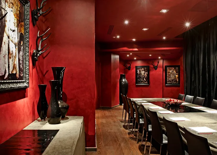 Banke Opera, Autograph Collection 파리