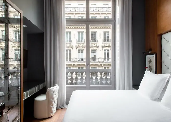 Banke Opera, Autograph Collection 파리