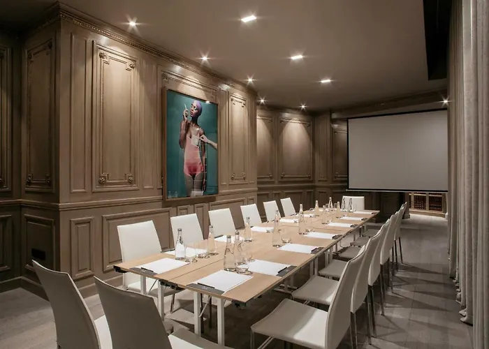 Banke Opera, Autograph Collection Hotel