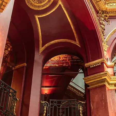 מלון Banke Opera, Autograph Collection 5*